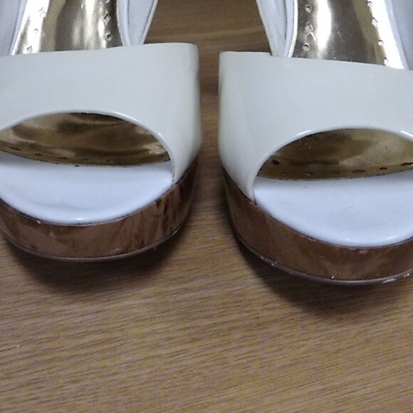 BCBGIRL SIZE 8.5 High Heel Shoes Cream color wood grain heels - Picture 2 of 10